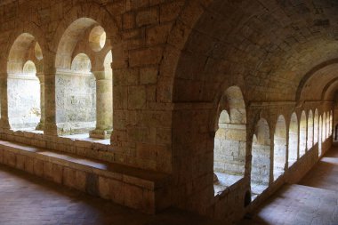 Le Thoronet, 12. yüzyıldan kalma Provence 'deki sarnıç manastırı. Manastırlar. Fransa.