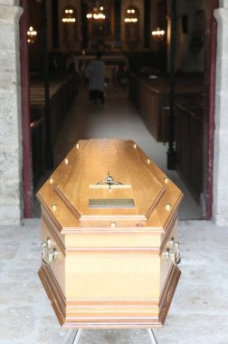 Kilisede Katolik cenaze töreni. Fransa.