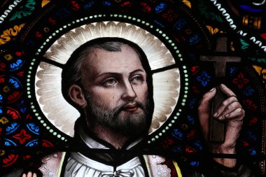 Kutsal kalp kilisesi. Lekeli cam pencere. Aziz Francis Xavier, Katolik misyoner ve İsa Cemiyeti 'nin kurucularındandır. Fransa.
