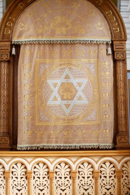 Büyük koro sinagogu. Davut 'un yıldızıyla sinagog kutsal sanduka perdesi. Aziz Petersburg. Rusya. 