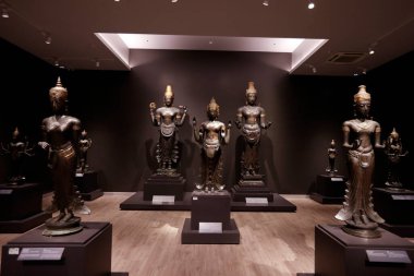 Bangkok Ulusal Müzesi. Tanrılar. Bronz heykeller. Tayland.