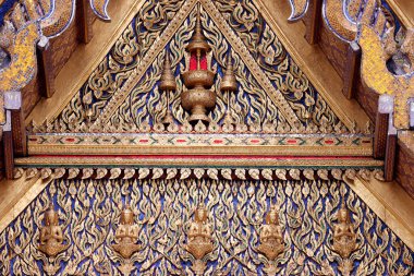 Wat Phra Kaew tapınağı. Çatı müfrezesi. Mimarlık. Bangkok 'ta. Tayland.