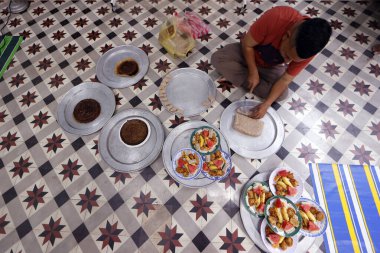 Saigon Camii 'nde iftar (Ramazan' da bir günlük oruç). Vietnam. 