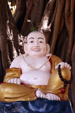 Guan Yin Tapınağı Budist tapınağı. Gülümseyen Buda ya da büyük mutlu Maitreya Buda heykeli. Vung Tau. Vietnam. 
