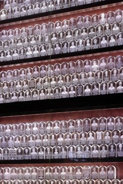 Budist tapınağı. Ata sunağı. Ölülere hürmet etmek. Vung Tau. Vietnam. 