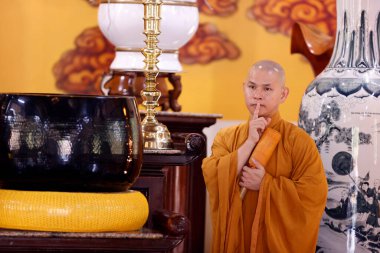 Truc Lam Phung Hoang Zen Manastırı. Budist töreninde keşiş. Dalat. Vietnam. 