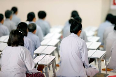 Şu Quan Am Pagoda 'yı yok et. Budist ayininde ibadet edenler. Dalat. Vietnam. 