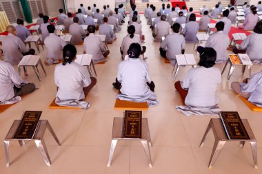 Şu Quan Am Pagoda 'yı yok et. Budist ayininde ibadet edenler. Dalat. Vietnam. 