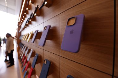 Alışveriş merkezini düşünüyorum. Apple Mağazası. Bangkok 'ta. Tayland. 