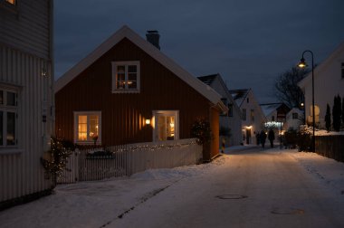 Norveç 'in Sandefjord kasabasında Noel' den önceki haftalarda bir kış sahnesi.