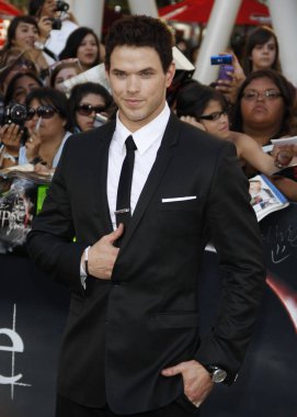 The Twilight Saga: Eclipse 'in Los Angeles galasında aktör Kellan Lutz, 24 Haziran 2010' da Los Angeles, Kaliforniya 'daki Nokia Live Theater' da düzenlendi.. 