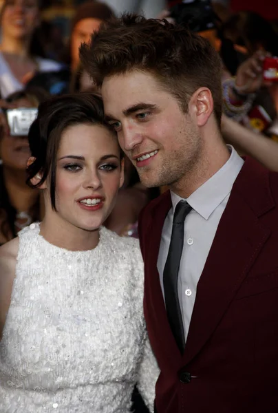 Kristen Stewart Und Robert Pattinson Bei Der Premiere Von Twilight — Stockfoto