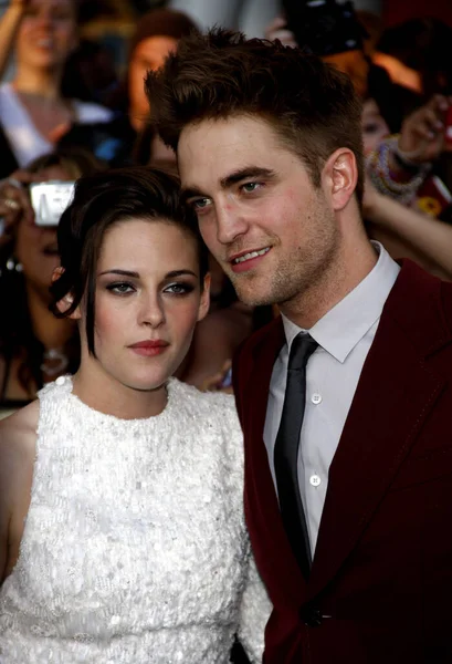 Kristen Stewart Und Robert Pattinson Bei Der Premiere Von Twilight — Stockfoto
