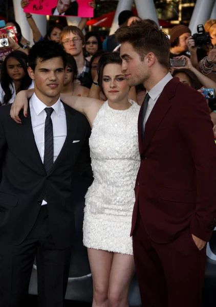 Taylor Lautner Kristen Stewart Και Robert Pattinson Στην Πρεμιέρα Του — Φωτογραφία Αρχείου