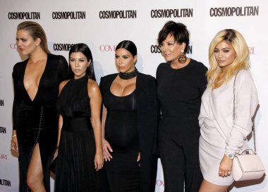 Khloe Kardashian, Kourtney Kardashian, Kim Kardashian, Kris Jenner ve Kylie Jenner Cosmopolitan Magazine 'in 12 Ekim 2015' te Batı Hollywood 'da Ysabel' de düzenlenen 50. doğum günü kutlamasında.