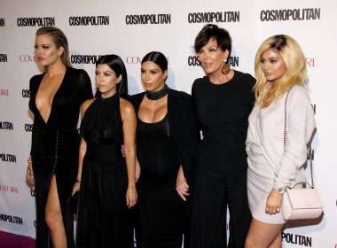 Khloe Kardashian, Kourtney Kardashian, Kim Kardashian, Kris Jenner ve Kylie Jenner Cosmopolitan Magazine 'in 12 Ekim 2015' te Batı Hollywood 'da Ysabel' de düzenlenen 50. doğum günü kutlamasında.