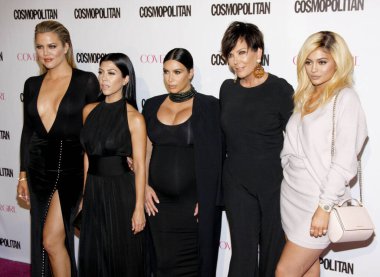 Khloe Kardashian, Kourtney Kardashian, Kim Kardashian, Kris Jenner ve Kylie Jenner Cosmopolitan Magazine 'in 12 Ekim 2015' te Batı Hollywood 'da Ysabel' de düzenlenen 50. doğum günü kutlamasında.