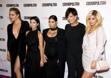 Khloe Kardashian, Kourtney Kardashian, Kim Kardashian, Kris Jenner ve Kylie Jenner Cosmopolitan Magazine 'in 12 Ekim 2015' te Batı Hollywood 'da Ysabel' de düzenlenen 50. doğum günü kutlamasında.