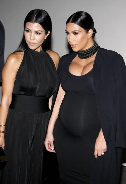 Kourtney Kardashian Kim Kardashian Aniversare Revistei Cosmopolitan Care Avut Loc — Fotografie, imagine de stoc