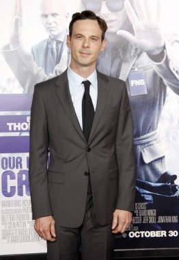 Scoot McNairy, 26 Ekim 2015 'te ABD' nin Los Angeles kentindeki TCL Çin Tiyatrosu 'nda düzenlenen' Bizim Markamız Krizdir 'galasında. 