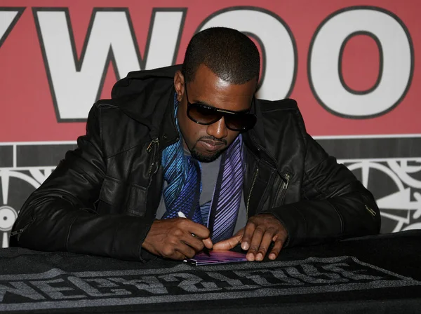 Impreza Fanowska Kanye Westa Podpisanie Sklepie Nowego Albumu Graduation Virgin — Zdjęcie stockowe