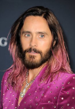 Jared Leto LACMA Sanat + Film Galasında 5 Kasım 2022 tarihinde Los Angeles 'taki Los Angeles İlçe Sanat Müzesi' nde Gucci tarafından sunuldu..