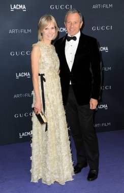 Willow Bay ve Bob Iger LACMA Sanat + Film Galasında 5 Kasım 2022 tarihinde Los Angeles 'taki Los Angeles County Sanat Müzesi' nde Gucci tarafından sunuldu..