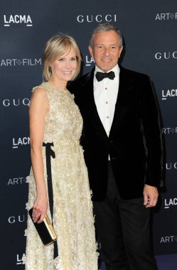 Willow Bay ve Bob Iger LACMA Sanat + Film Galasında 5 Kasım 2022 tarihinde Los Angeles 'taki Los Angeles County Sanat Müzesi' nde Gucci tarafından sunuldu..