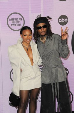 Barbara Wilson ve JID, 20 Kasım 2022 'de ABD' nin Los Angeles kentindeki Microsoft Tiyatrosu 'nda düzenlenen 2022 Amerikan Müzik Ödülleri' nde.