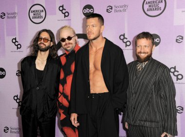 Daniel Wayne Vaaz, Daniel Platzman, Dan Reynolds ve Imagine Dragons 'dan Ben McKee 20 Kasım 2022 tarihinde Los Angeles, ABD' deki Microsoft Tiyatrosu 'nda düzenlenen 2022 Amerikan Müzik Ödülleri' nde.
