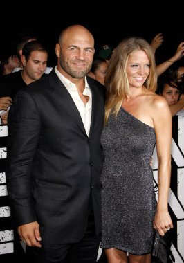 Annie Stanley ve Randy Couture, 15 Ağustos 2012 'de Hollywood, ABD' deki Grauman 'ın Çin Tiyatrosu' nda düzenlenen 