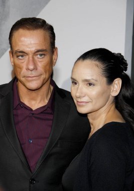 Jean-Claude Van Damme ve Gladys Portugues, 15 Ağustos 2012 'de ABD' nin Hollywood kentindeki Grauman 's Chinese Theatre' da düzenlenen 'The Expendables 2' nin Los Angeles galasında.