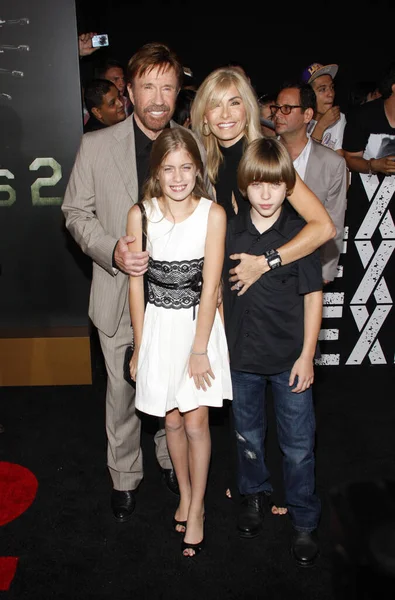 Chuck Norris Familia Estreno Los Ángeles Expendables Celebrado Grauman Chinese — Foto de Stock