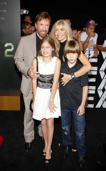 Chuck Norris Sua Família Estréia Los Angeles Expendables Realizada Grauman — Fotografia de Stock