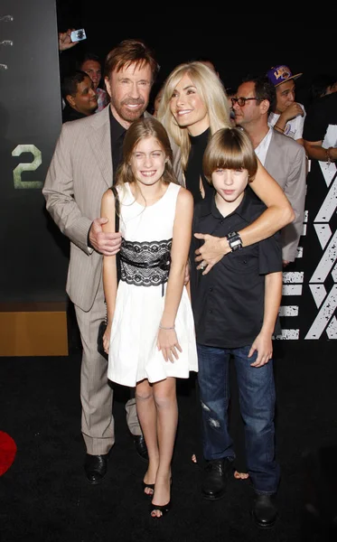 Chuck Norris Sua Família Estréia Los Angeles Expendables Realizada Grauman — Fotografia de Stock