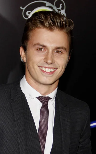 Kenny Wormald, 3 Ekim 2011 'de ABD' nin Westwood kentindeki Regency Village Theatre 'da düzenlenen' Footloose 'un Los Angeles galasında.