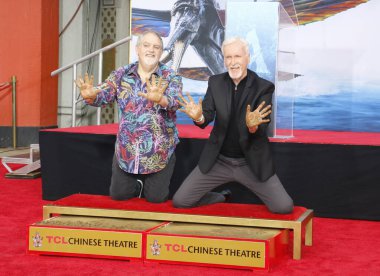 Jon Landau and James Cameron at James Cameron and Jon Landau hand and foot imprinting ceremony held at the TCL Chinese Theater in Hollywood, USA on January 12, 2023.