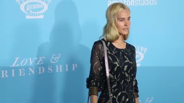 Isabel Lucas Los Angeles Premiere Love Friendship Held Dga Theater — Stock video