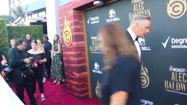 Alec Baldwin Nikki Glaser Comedy Central Roast Alec Baldwin Held — Stok video