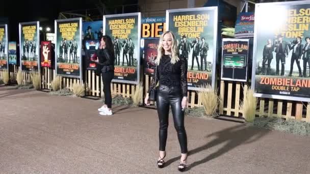 Skyler Shaye Los Angeles Première Van Zombieland Double Tap Het — Stockvideo