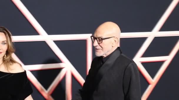 Sunny Ozell Patrick Stewart Lors Première Los Angeles Charlie Angels — Video
