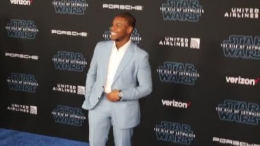 John Boyega Disney 'in Yıldız Savaşları' nın dünya prömiyerinde 16 Aralık 2019 'da Hollywood Dolby Tiyatrosu' nda düzenlendi..