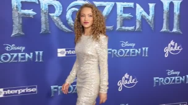 Шелби Симмонс Мировой Премьере Disney Frozen Состоявшейся Dolby Theatre Голливуде — стоковое видео