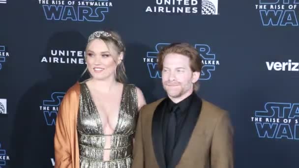 Seth Green Clare Grant Estreno Mundial Star Wars Rise Skywalker — Vídeos de Stock