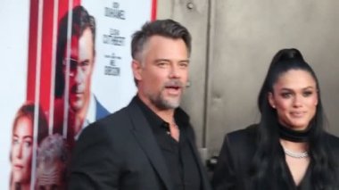 Josh Duhamel ve Audra Mari, 21 Eylül 2022 'de ABD' nin Hollywood kentindeki Harmony Gold Tiyatrosu 'nda düzenlenen' Haydut 'un Los Angeles galasında.
