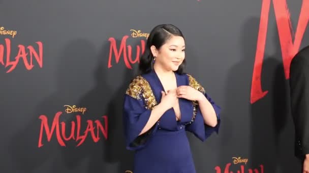Lana Condor Světové Premiéře Disneyho Mulan Divadle Dolby Hollywoodu Usa — Stock video