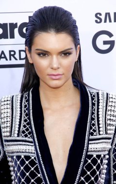 Kendall Jenner, 17 Mayıs 2015 tarihinde ABD 'nin Las Vegas kentindeki MGM Garden Arena' da düzenlenen 2015 Billboard Müzik Ödülleri 'nde.  