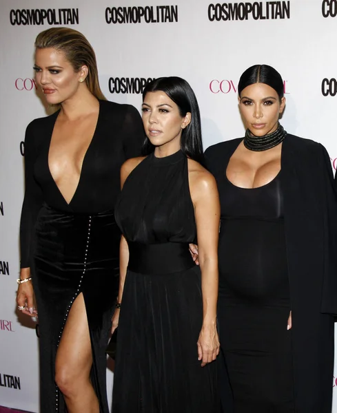 Khloe Kardashian Kourtney Kardashian Kim Kardashian Річчя Cosmopolitan Magazine Яке — стокове фото