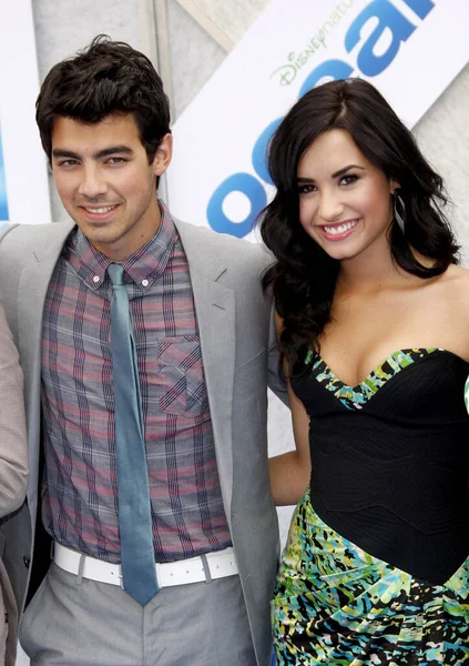 Joe Jonas Demi Lovato Estreno Los Ángeles Océanos Celebrado Teatro — Foto de Stock