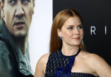Amy Adams, 6 Kasım 2016 'da ABD' nin Westwood kentindeki Regency Village Theater 'da düzenlenen' Varış 'filminin Los Angeles galasında.